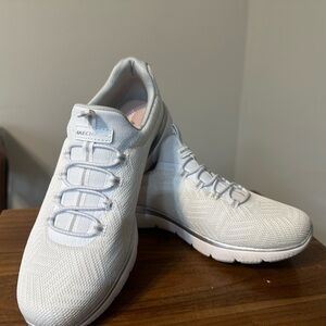 Skechers Light Gray Athletic Shoes